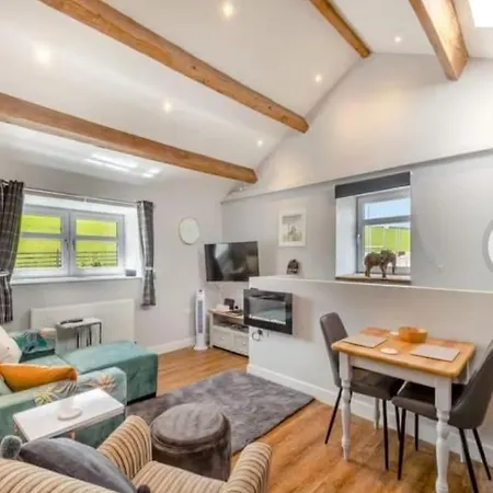 Cosy Shay Bank W/ Kingbed - Near Skipton. Feriehus