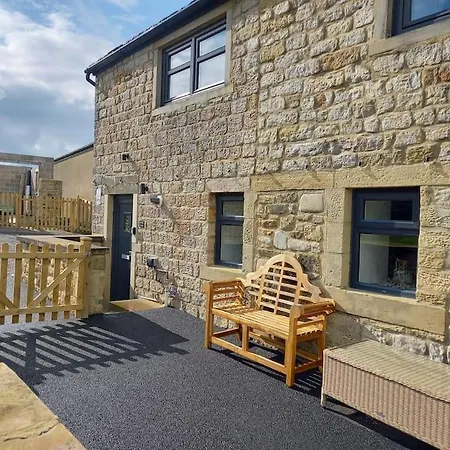 Holiday home Cosy Shay Bank W/ Kingbed - Near Skipton.