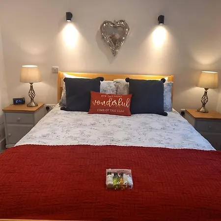 Cosy Shay Bank W/ Kingbed - Near Skipton. Holiday home Cowling