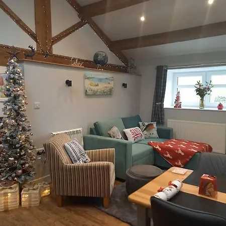 Holiday home Cosy Shay Bank W/ Kingbed - Near Skipton. Cowling