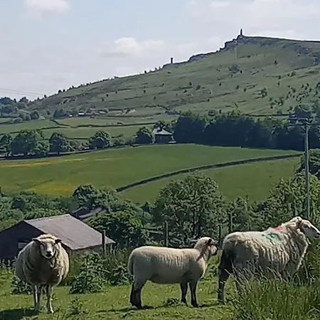 Cosy Shay Bank W/ Kingbed - Near Skipton. Cowling
